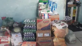 Entre os donativos, a família recebeu alimentos, roupas e brinquedos, mas não chegou a ver a cor do dinheiro doado.