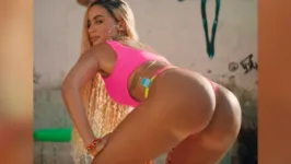 Anitta revelou detalhes da orgia com um ex-namorado e mais três casais.