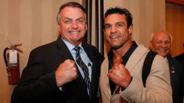 O presidente Jair Bolsonaro e o lutador Vitor Belfort durante evento, em Brasília.