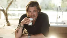 Brad Pitt foi flagrado na companhia de uma influenciadora 29 anos mais nova.