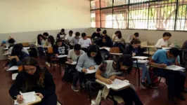 Estudantes de todo o país realizam as primeiras provas do Enem 2022, neste domingo (13).