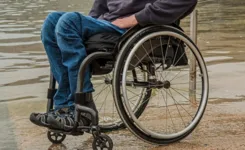 Um trio de pacientes tetraplégicos aprendeu a controlar suas cadeiras de rodas com o pensamento