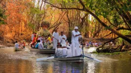 Romaria nas águas se tornou tradição em Caraparu