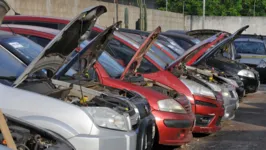 Os carros e motocicletas disponíveis para lances foram recolhidos ou removidos em fiscalizações de trânsito.