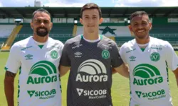 Maurício, Airton e Danrlei (direita) foram apresentados na Chapecoense