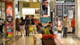 Disposição de consumidores para compras de Natal diminuiu em relação a 2021. Dados são do site Reclame Aqui.