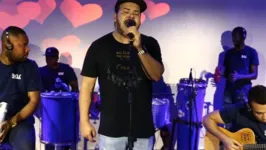 Imagem ilustrativa da notícia Vocalista do Bokaloka sofre infarto durante o show no RJ