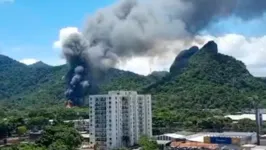 O incêndio de grandes proporções atingiu o Projac, local de gravações de produções da Rede Globo