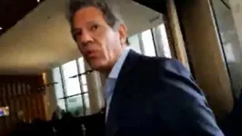 Haddad falou rapidamente com os repórteres ao chegar para reunião com Lula em Brasília.