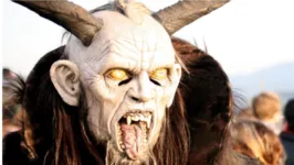 Na Itália, Krampus é celebrado em desfile de rua