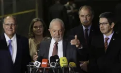 Imagem ilustrativa da notícia Lula deve (re)criar 8 ministérios a mais que Bolsonaro