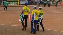 Manifestantes de todo o país começam a deixar a área externa dos quarteis.