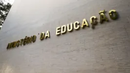 Comunicado foi feito pelo ministro da Educação, Victor Godoy, nas redes sociais