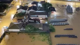 Florianópolis segue em situação de alerta para muita chuva.