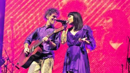 Nando e Pitty cantam juntos em show