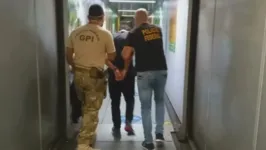 Foragido foi preso ainda no interior da aeronave, momentos depois de pousar em 
 Belém.