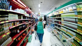 Desde o início da pandemia, alimentos e bebidas acumulam alta de 36,06%, quase o dobro do IPCA (20,68%).