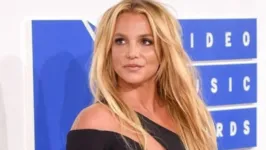 Imagem ilustrativa da notícia Britney Spears choca fãs ao publicar foto nua na banheira