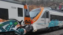 Ao menos 155 pessoas ficaram feridas após colisão entre trens.
