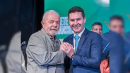O presidente Lula com o ministro Jader Filho.