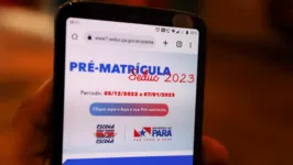 A pré-matrícula de alunos novos na rede estadual pode ser feita pelo site oficial da Seduc ou por telefone.