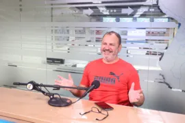 Colunista Márcio Ponte durante gravação do especial Zoom na Politika.