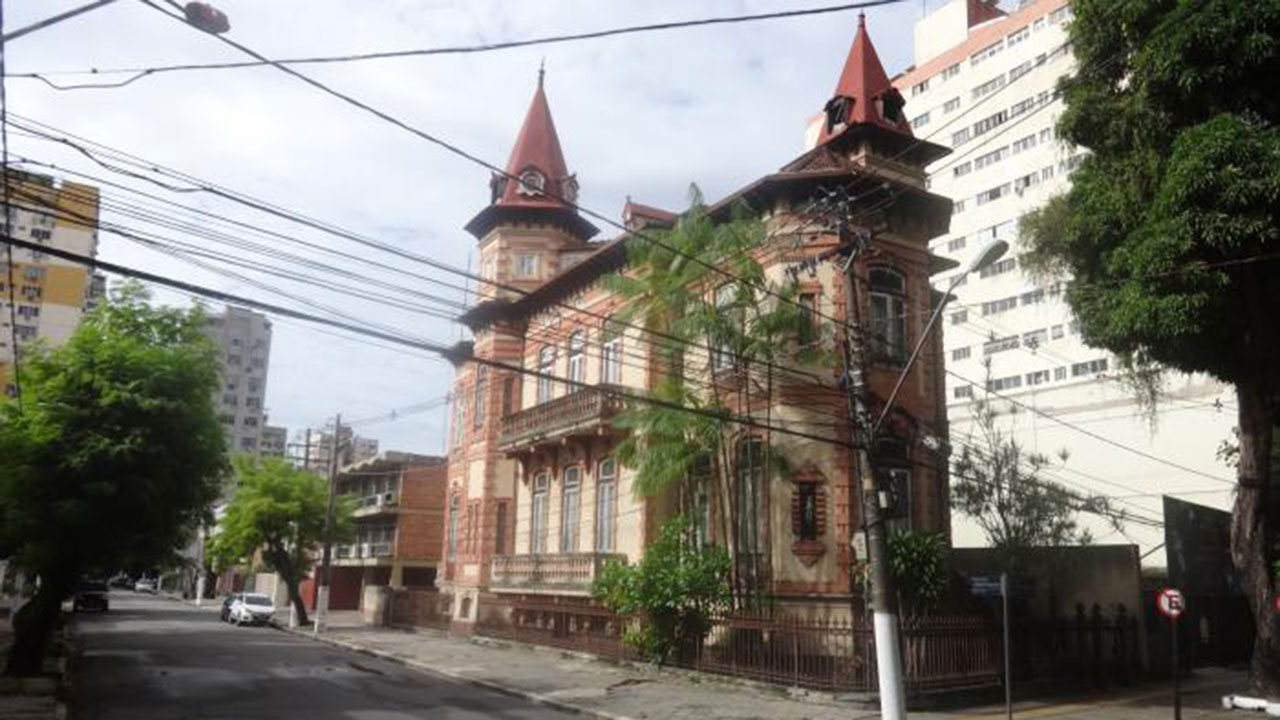 Palacete Bibi Costa fica no bairro de Nazaré.