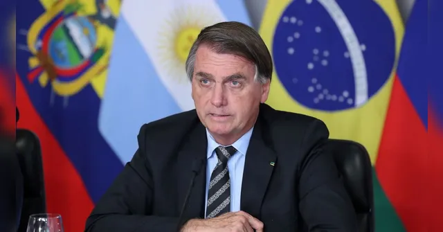 Imagem ilustrativa da notícia Bolsonaro silencia sobre bomba no DF e posta vídeo de Natal