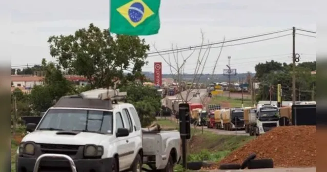 Imagem ilustrativa da notícia PRF relata 14 bloqueios e 8 pontos de protestos em rodovias 