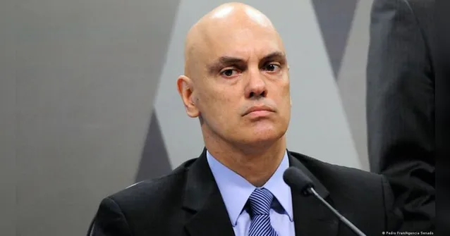 Imagem ilustrativa da notícia Ex-bolsonaristas homenageiam Alexandre de Moraes na Câmara