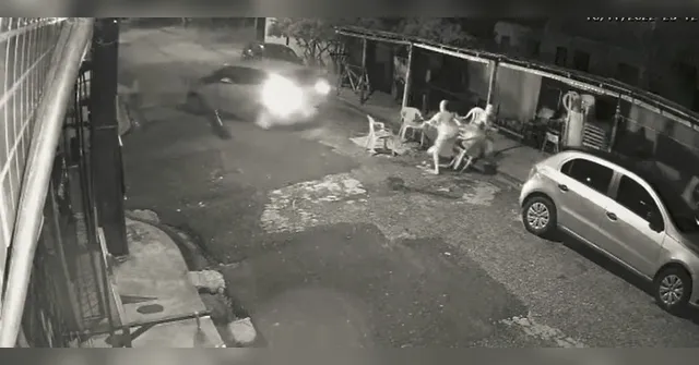 Imagem ilustrativa da notícia Vídeo: carro desgovernado atropela grupo de pessoas em Belém
