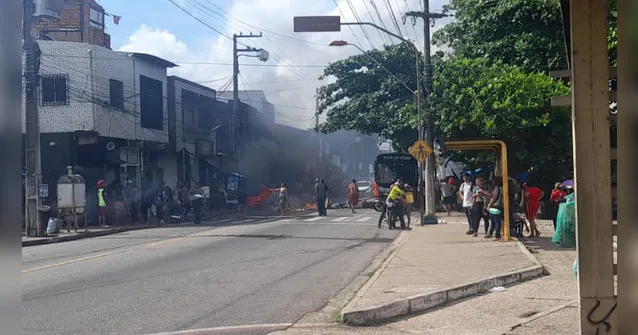Imagem ilustrativa da notícia Vídeo: moradores fecham Arthur Bernardes em protesto