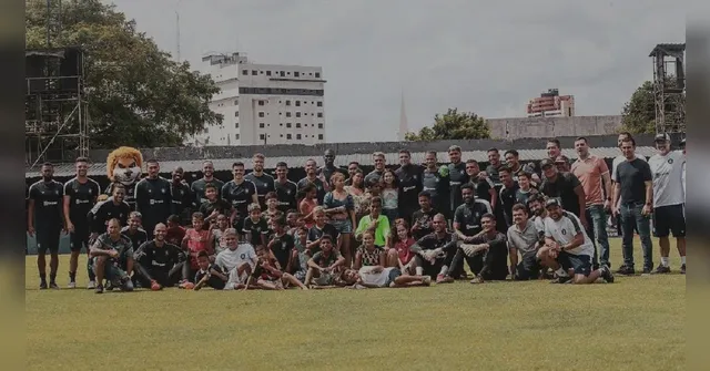 Imagem ilustrativa da notícia Garotada tem manhã especial com jogadores do Clube do Remo