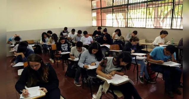 Imagem ilustrativa da notícia Tensão, pressa e catraca livre no 1º dia de provas em Belém