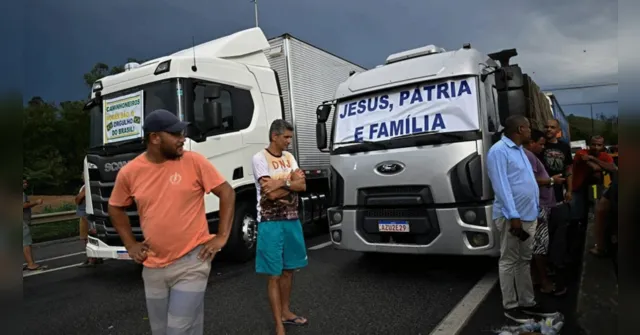 Imagem ilustrativa da notícia Caminhões de atos golpistas foram usados pelo tráfico
