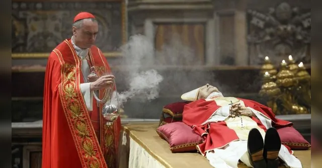 Imagem ilustrativa da notícia Velório de Bento XVI reúne milhares de fiéis. Veja ao vivo