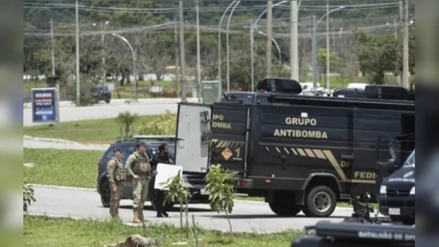 Imagem ilustrativa da notícia Bomba encontrada no aeroporto causa tensão em Brasília