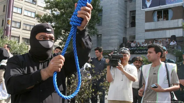 Imagem ilustrativa da notícia Irã enforca homem que manifestava contra o regime ditador
