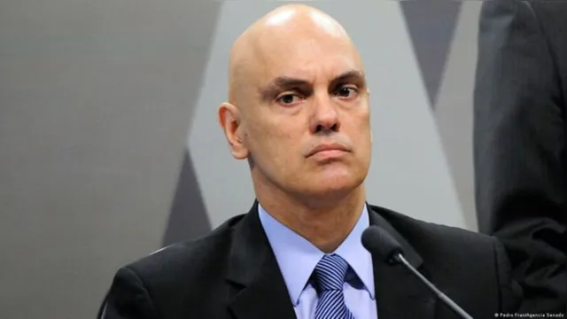 Imagem ilustrativa da notícia Ex-bolsonaristas homenageiam Alexandre de Moraes na Câmara