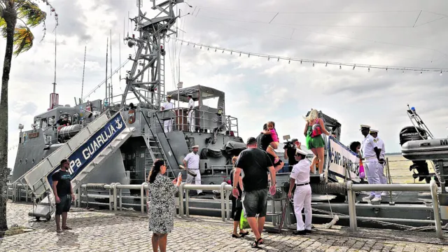 Imagem ilustrativa da notícia Público visita navios da Marinha em Belém