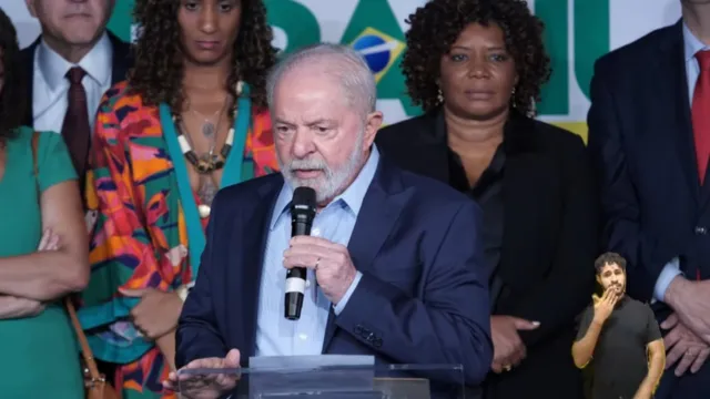 Imagem ilustrativa da notícia Lula indica Alckmin e outros 15 nomes para ministérios; veja