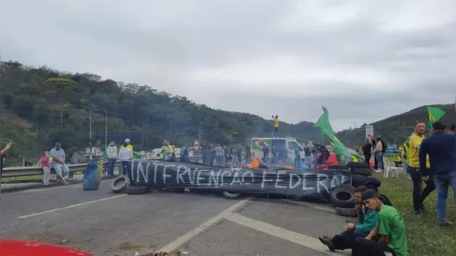 Imagem ilustrativa da notícia Rodovias federais voltam a ter bloqueios, diz PRF
