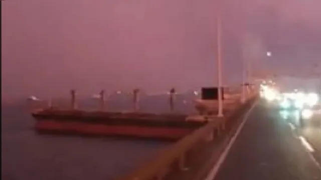 Imagem ilustrativa da notícia Vídeo: navio de carga colide com a Ponte Rio-Niterói