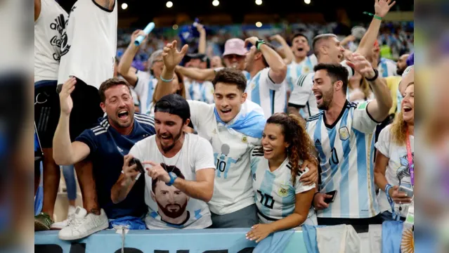 Imagem ilustrativa da notícia Torcedores argentinos festejam saída do Brasil da Copa