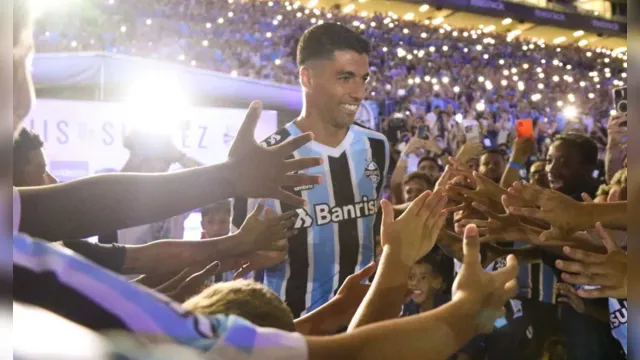 Imagem ilustrativa da notícia Veja a festa na apresentação de Suárez à torcida do Grêmio