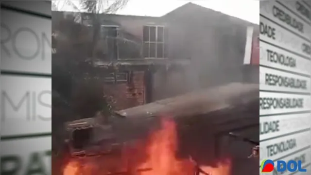 Imagem ilustrativa da notícia Vídeo! Incêndio atinge residências no bairro da Terra Firme