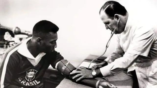 Imagem ilustrativa da notícia "Estou forte, com muita esperança", diz Pelé sobre saúde