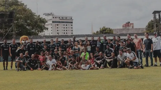 Imagem ilustrativa da notícia Garotada tem manhã especial com jogadores do Clube do Remo