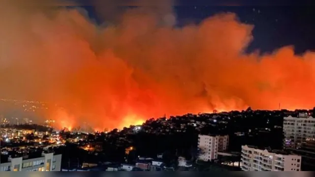 Imagem ilustrativa da notícia Incêndio no Chile atinge 400 casas e deixa 2 mortos 