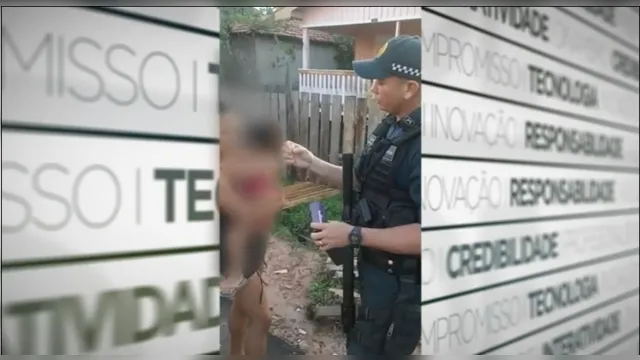 Imagem ilustrativa da notícia Mulher que distribuía drogas com filha no colo é presa